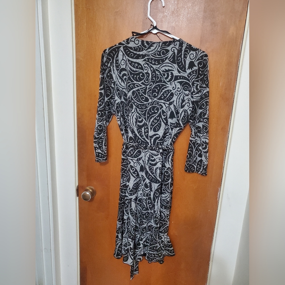 Glamour faux wrap dress - Picture 2 of 3